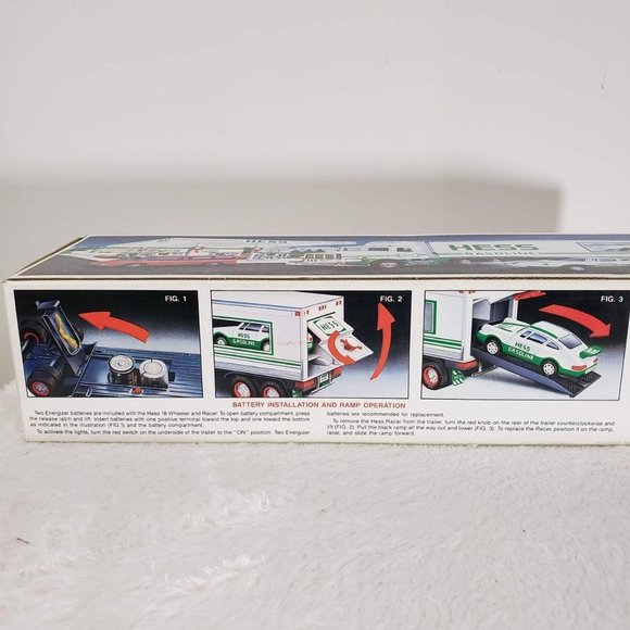 HESS1992 18 Wheeler Truck & Racer New inBox
